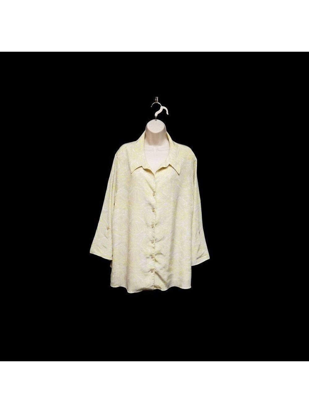 Women's White & Stag Yellow & Cream Print Shirts Size 4X (26W/28W)